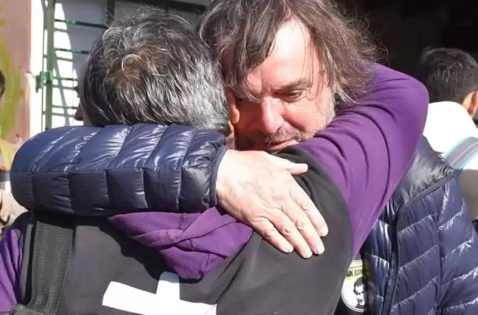 Padre Di Paola y uno de los chicos del Hogar de Cristo