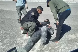 Rescatan y asisten a un motociclista que se accident� en el Campo de Piedra P�mez