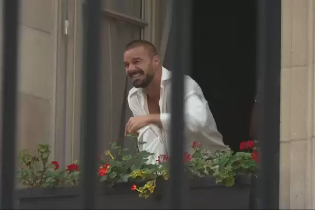 Una locura: Ricky Martin sali� a saludar a sus fans y desat� la euforia