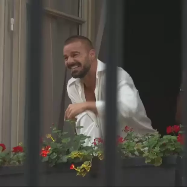 Una locura: Ricky Martin sali� a saludar a sus fans y desat� la euforia