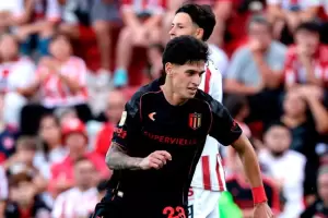 Estudiantes de La Plata le gan� a Instituto en C�rdoba y es l�der de la Zona A