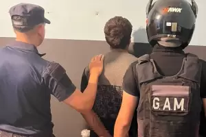 Violencia en Catamarca: un joven fue detenido tras amenazar con cuchillos a sus vecinos