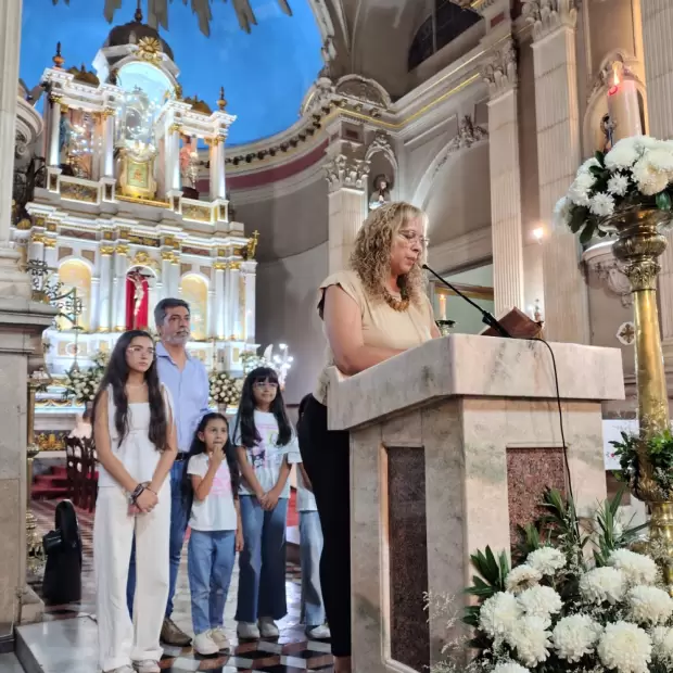 Familias rindieron un emotivo homenaje a la Virgen del Valle
