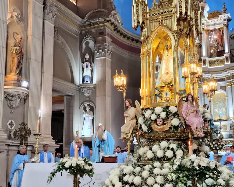 fiestas marianas abril misa solemne