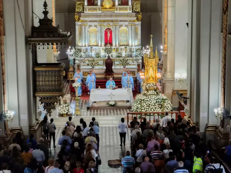 fiestas marianas abril misa solemne