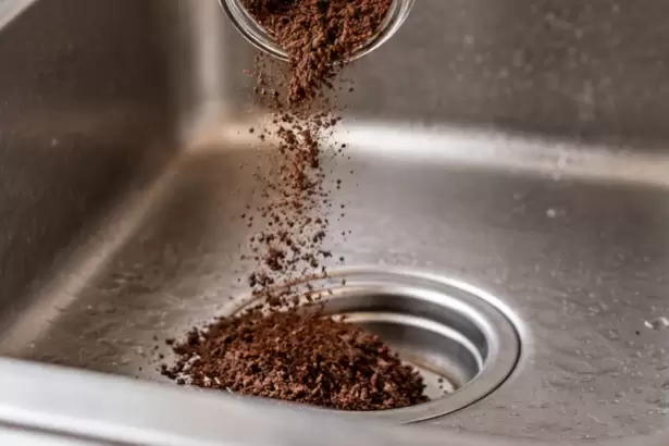 Tirar caf� usado en la pileta de la cocina: para qu� sirve y por qu� conviene hacerlo