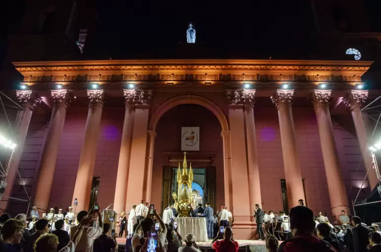 Catamarca vivi� una multitudinaria procesi�n por la Virgen del Valle en el 135� aniversario de su Coronaci�n. Foto: Gustavo Roldan