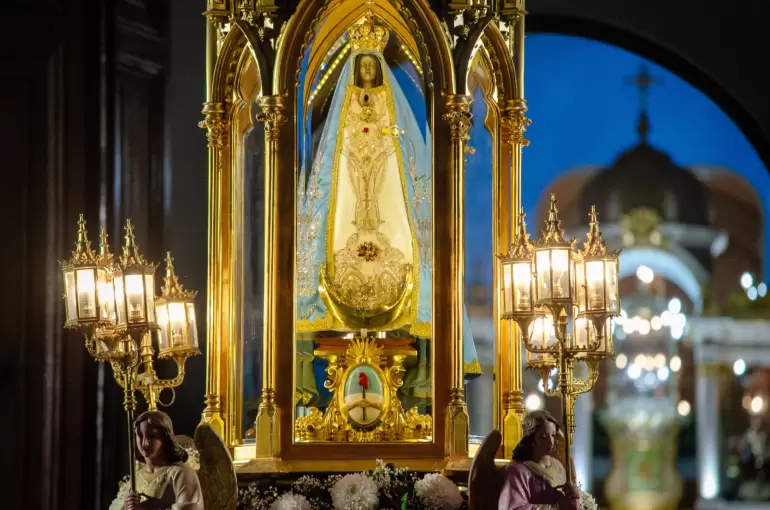 Catamarca vivi� una multitudinaria procesi�n por la Virgen del Valle en el 135� aniversario de su Coronaci�n. Foto: Gustavo Roldan