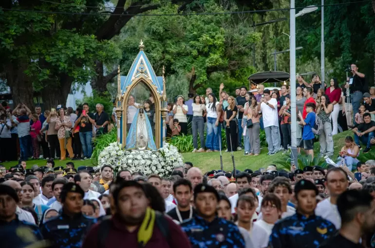 Catamarca vivi� una multitudinaria procesi�n por la Virgen del Valle en el 135� aniversario de su Coronaci�n. Foto: Gustavo Roldan