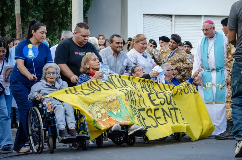 Catamarca vivi� una multitudinaria procesi�n por la Virgen del Valle en el 135� aniversario de su Coronaci�n. Foto: Gustavo Roldan