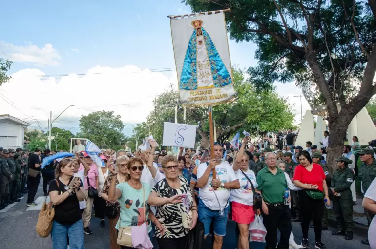 Catamarca vivi� una multitudinaria procesi�n por la Virgen del Valle en el 135� aniversario de su Coronaci�n. Foto: Gustavo Roldan