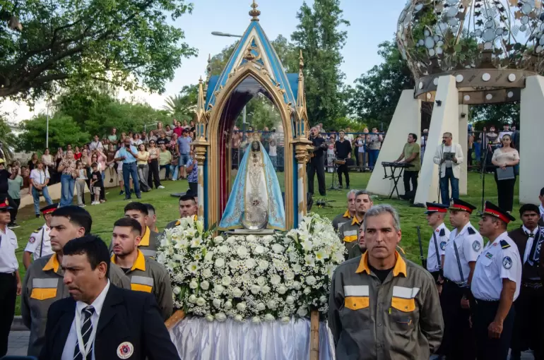 Catamarca vivi� una multitudinaria procesi�n por la Virgen del Valle en el 135� aniversario de su Coronaci�n. Foto: Gustavo Roldan