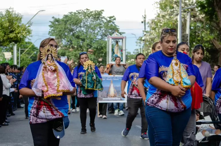 Catamarca vivi� una multitudinaria procesi�n por la Virgen del Valle en el 135� aniversario de su Coronaci�n. Foto: Gustavo Roldan