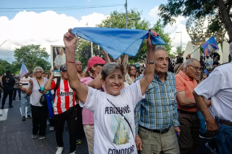 Catamarca vivi� una multitudinaria procesi�n por la Virgen del Valle en el 135� aniversario de su Coronaci�n. Foto: Gustavo Roldan