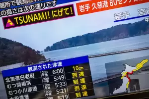 Un fuerte terremoto activ� una alerta de tsunami en Jap�n: evac�an las zonas costeras