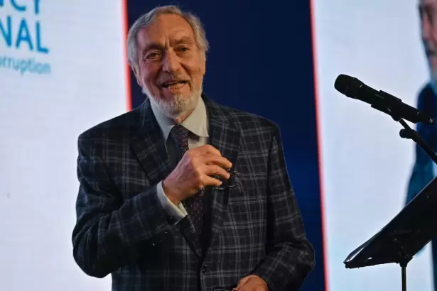 Velan a Luis Brandoni en la Legislatura porte�a y el mundo art�stico lo despide con dolor