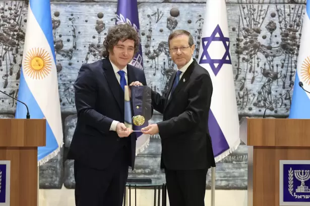 Milei se reuni� con el presidente de Israel y recibi� una distinci�n de honor