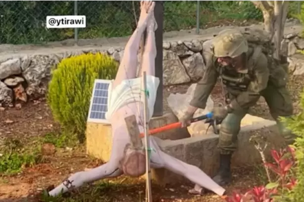 Israel condena la profanaci�n de un crucifijo en el L�bano: "Consecuencias severas"