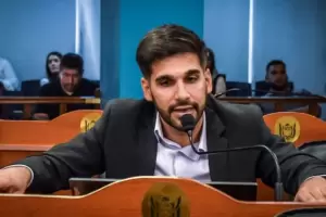 Puente duro contra Saadi: denunci� m�s de 200 funcionarios en la Capital