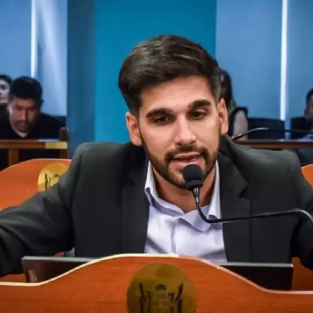 Puente duro contra Saadi: denunci� m�s de 200 funcionarios en la Capital