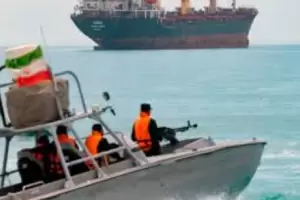 Ir�n ya atac� a tres buques en Ormuz y complica el di�logo con EE.UU.