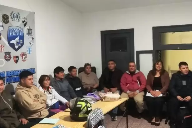 Polic�a y la Liga de F�tbol de Pom�n coordinan medidas de seguridad