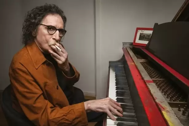 Charly Garc�a recibi� el alta m�dica tras una semana de internaci�n y ya descansa en su casa