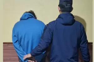 Intent� ingresar a una vivienda, agredi� a un vecino y lo detuvieron