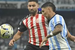 Racing empat� ante Barracas en el Cilindro y no pudo sellar su clasificaci�n