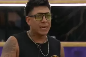 Acusan a Brian Sarmiento de escupir la comida de sus compa�eros en "Gran Hermano" y una foto gener� pol�mica