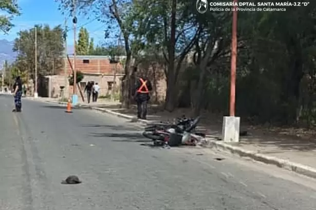 Dos motos protagonizaron un fuerte choque en Catamarca: cuatro heridos