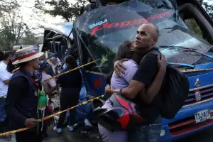 Ola de atentados en Colombia: por lo menos 14 muertos por un ataque con bomba contra un micro