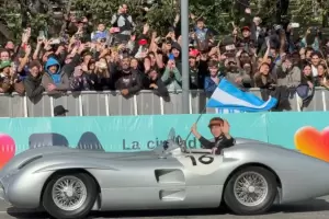 La Flecha de Plata volvi� a rugir en un emotivo homenaje a Juan Manuel Fangio