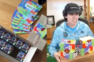 Una locura: un streamer argentino abri� 14 mil figuritas y encontr� la de Lionel Messi