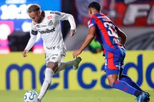 San Lorenzo empat� de local con el Santos de Neymar y sigue puntero