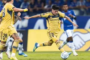 Boca sufri� por la expulsi�n de Bareiro y cay� ante Cruzeiro en Brasil