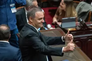 Adorni defendi� su declaraci�n jurada y explic� el viaje a Punta del Este