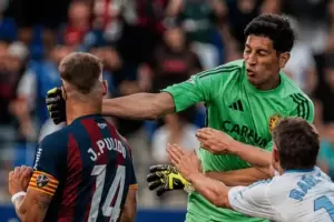 Hist�rica sanci�n a Esteban Andrada: 13 partidos tras la agresi�n en el cl�sico aragon�s