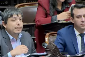 N�blega, Monguillot y Palladino cruzaron a Adorni por PAMI, tarifas y obras