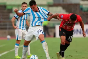 Racing igual� en su visita a Caracas por la Sudamericana y extendi� su mal momento