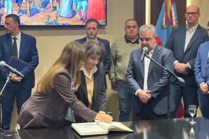 Jalil oficializ� la fusi�n entre Educaci�n y Trabajo con la asunci�n de Ver�nica Soria