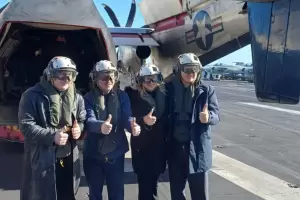 Milei arrib� al portaaviones USS Nimitz y participa de los ejercicios navales