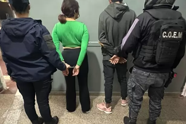 Secuestran mercader�a y detienen a dos sospechosos con pedido judicial en Catamarca