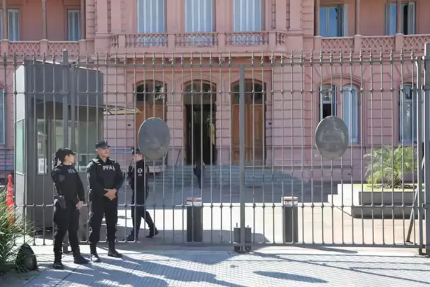 Casa Rosada reabre sus puertas a la prensa y se espera una conferencia de Adorni