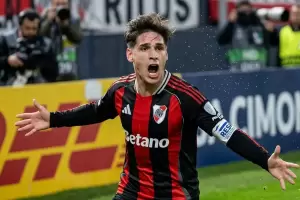 River venci� a Bragantino en tiempo de descuento y lidera su grupo en la Sudamericana