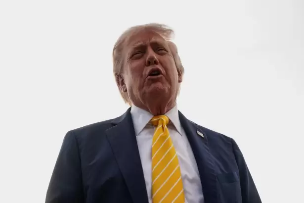 Trump ordena liberar buques retenidos en Ormuz y crece la advertencia de Ir�n