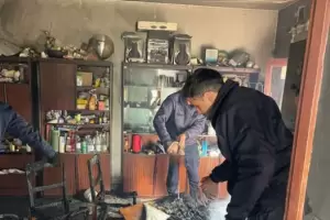 Polic�as h�roes evitaron una tragedia al sofocar un incendio