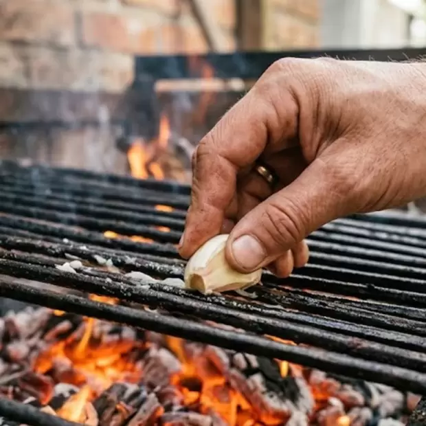 Frotar un diente de ajo por la parrilla antes de hacer el asado: para qu� sirve