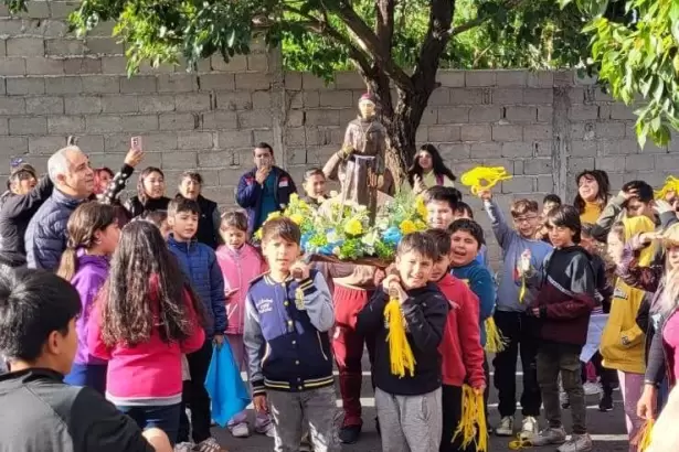 Entronizaci�n y novena: la comunidad de San Jorge honra al Beato Esqui�