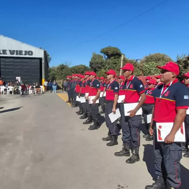 Bomberos Voluntarios de Valle Viejo: emotiva ceremonia de los nuevos egresados